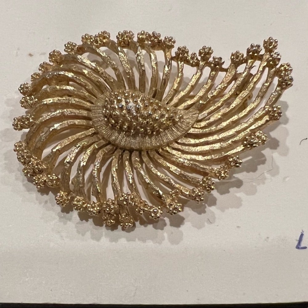 Lisner Vintage Brooch